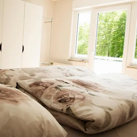 アパート Naturnahe Schoene Neu Gestaltete *