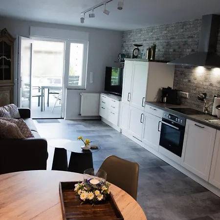 Naturnahe Schoene Neu Gestaltete ヴュルゼレン