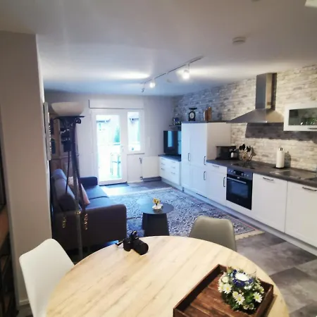 Naturnahe Schoene Neu Gestaltete Apartment Wurselen