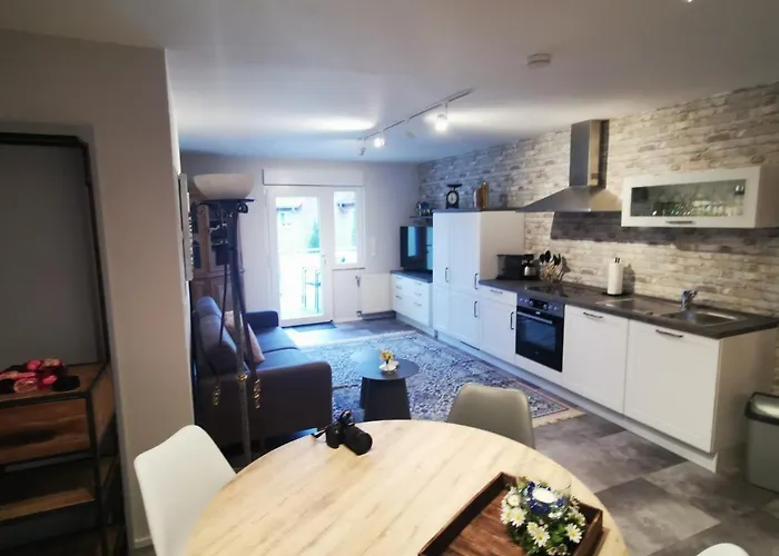 Naturnahe Schoene Neu Gestaltete Appartement Würselen